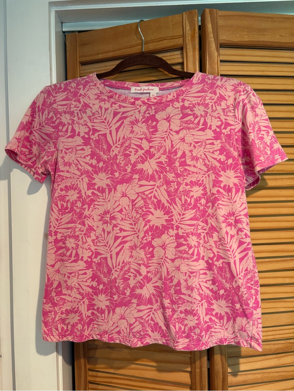 Fresh Produce Shirt Womens XS Pink Tropical Floral Scoop Neck Tee Resortwear